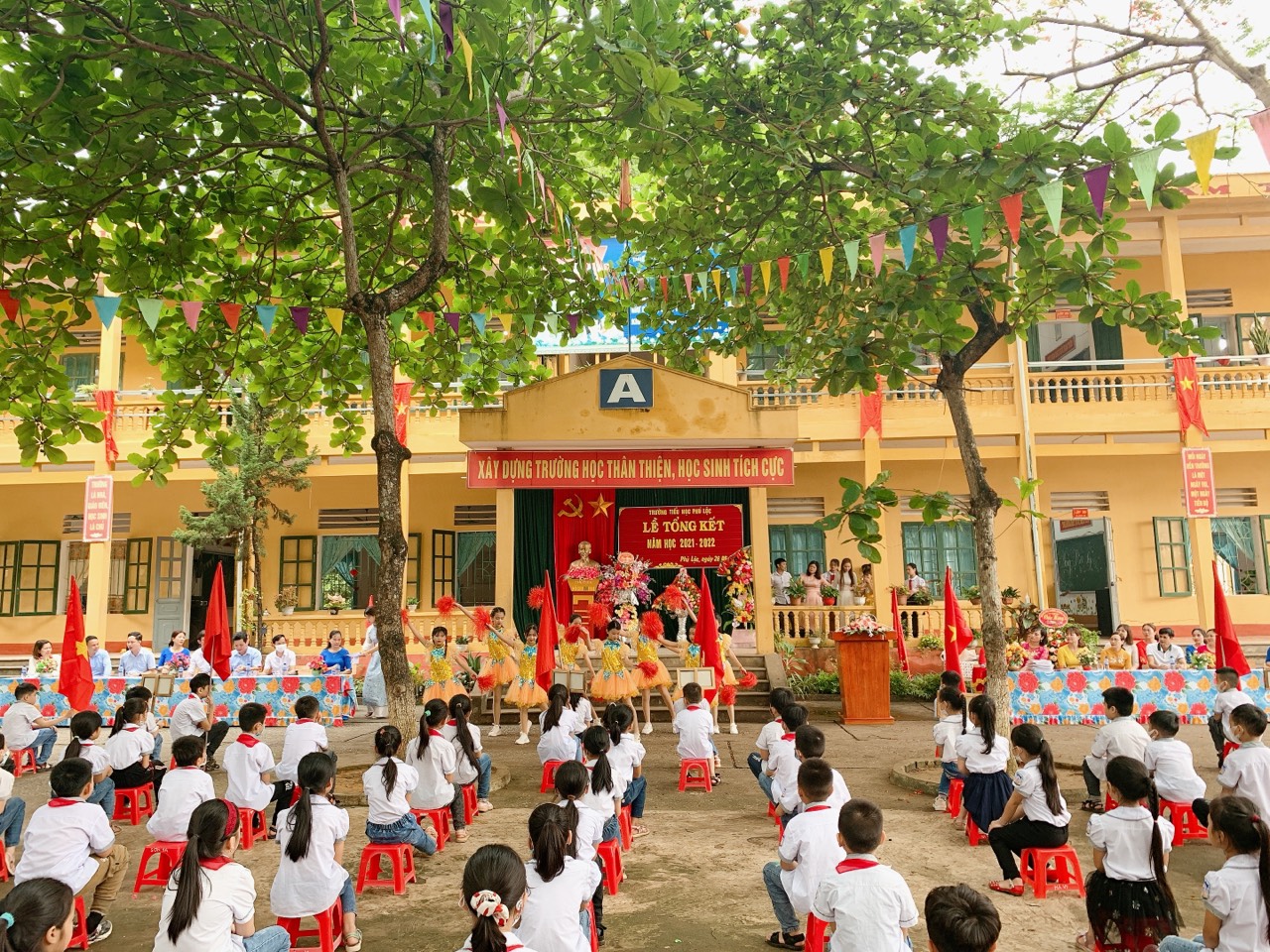 Trường tiểu học bán trú