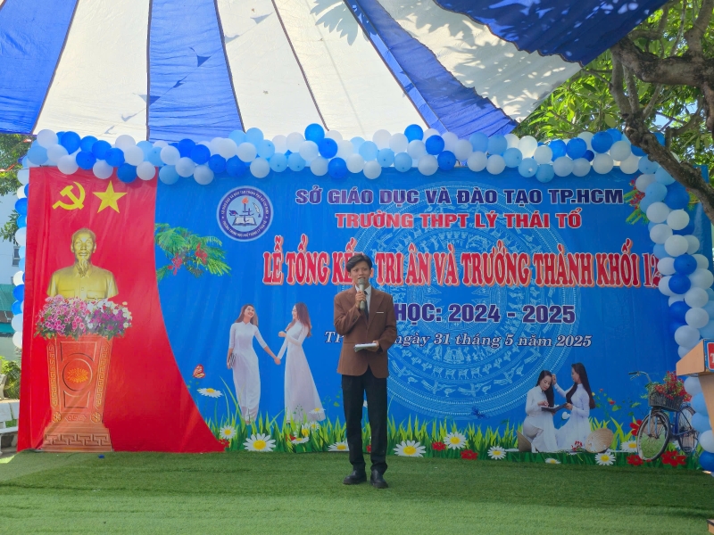 MC buổi lễ thầy Vy Anh Vương