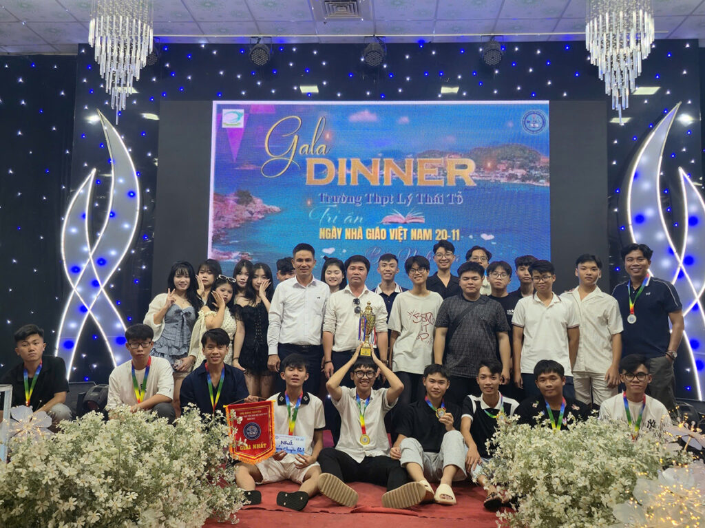 Giải nhất bóng chuyền lớp 12A1