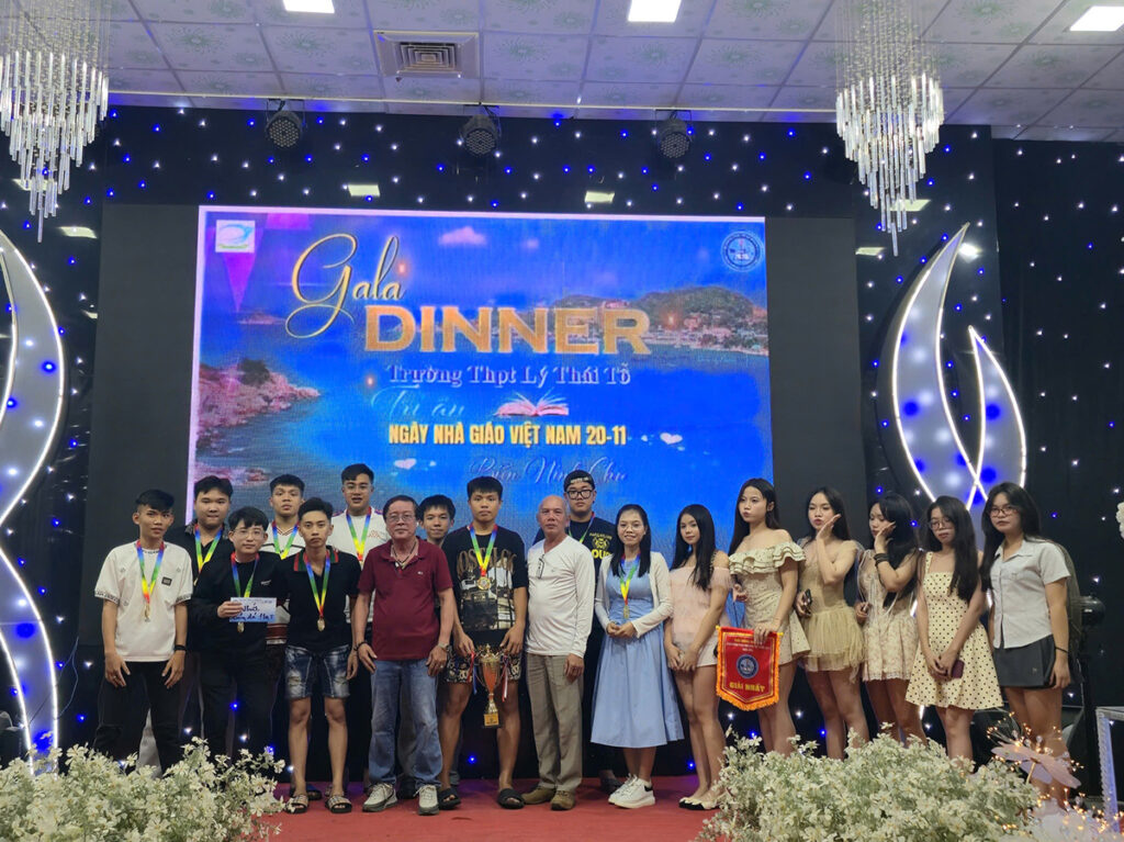 Giải nhất bóng đá lớp 11A5