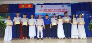 Phát thẻ đoàn viên