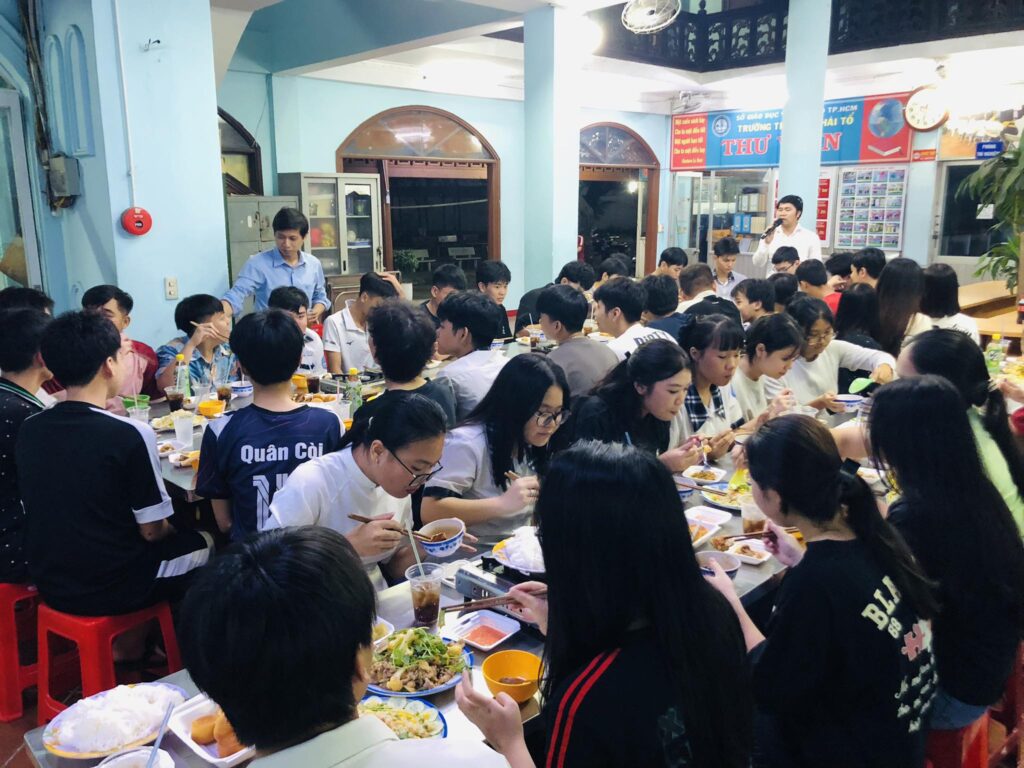 Bữa ăn đầy đủ dinh dưỡng