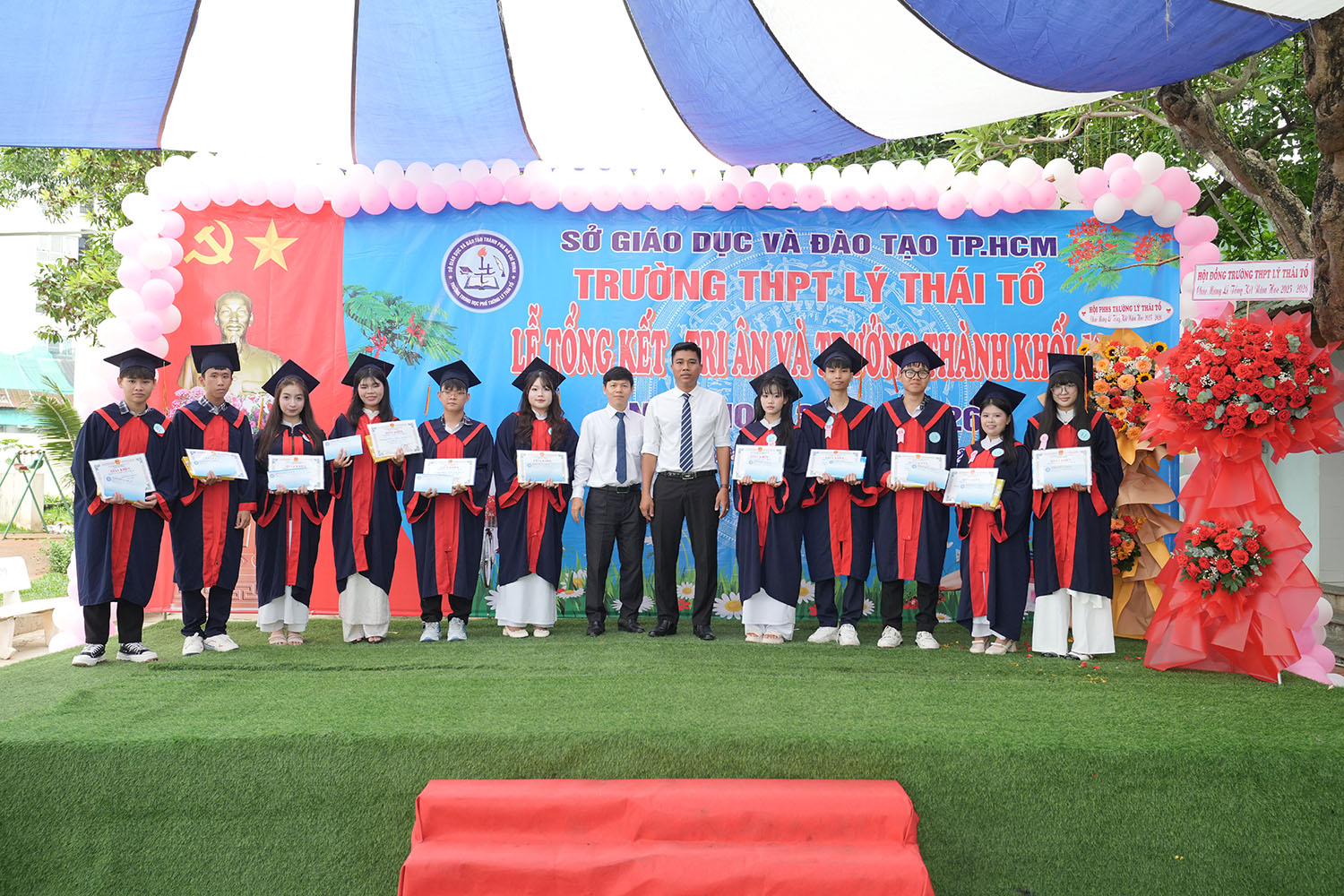 Khen thưởng học sinh giỏi khối 12