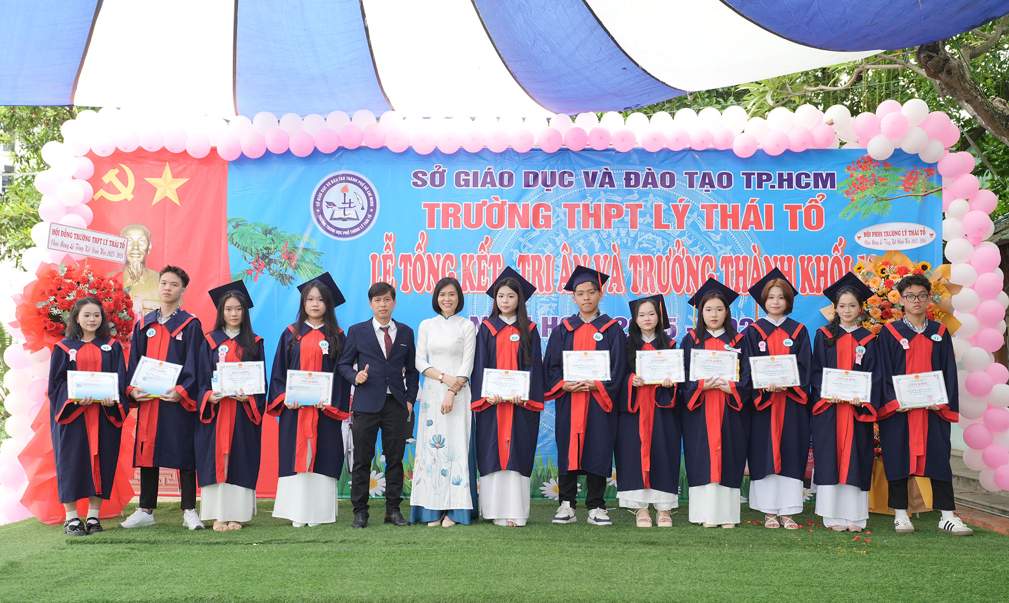 Khen thưởng học sinh giỏi khối 12