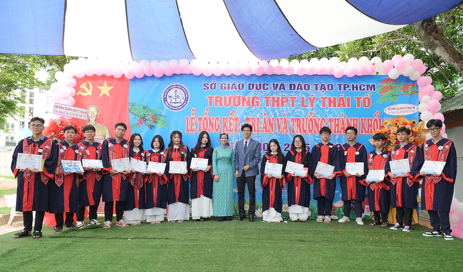 Khen thưởng học sinh giỏi khối 12