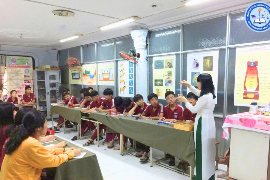 Chương trình học được thiết kế theo hướng gắn với thực tiễn