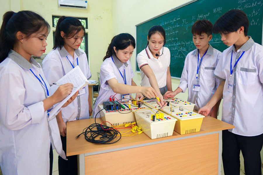 Có nên học giáo dục thường xuyên không?