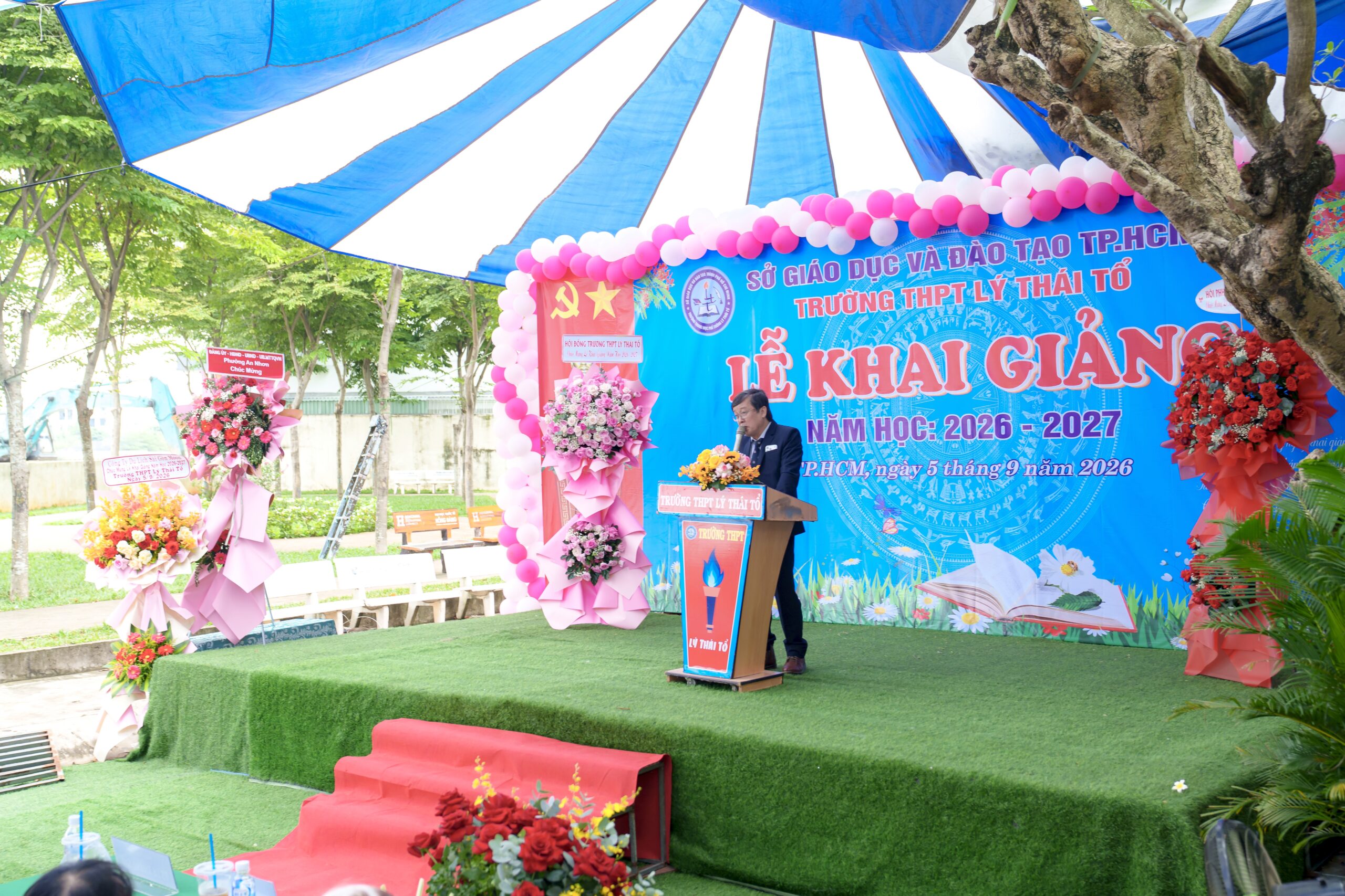 Hiệu trưởng phát biểu tại Lễ khai giảng