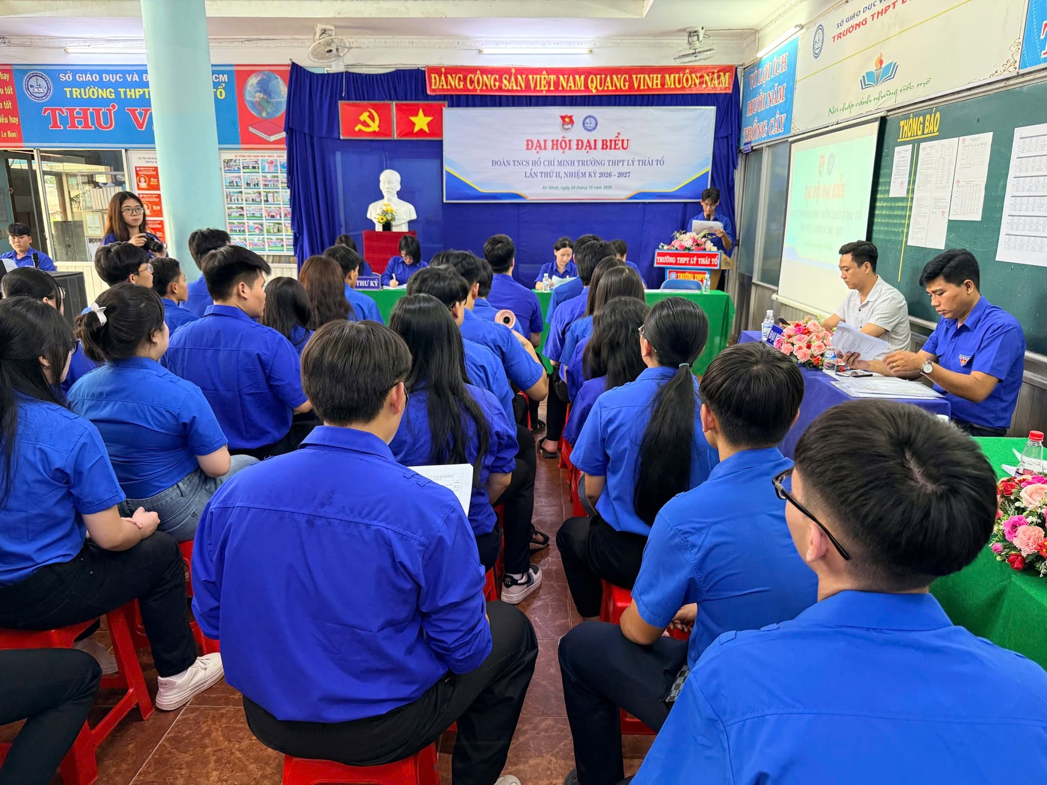 Toàn cảnh Đại hội Đoàn trường THPT Lý Thái Tổ nhiệm kỳ 2026–2027